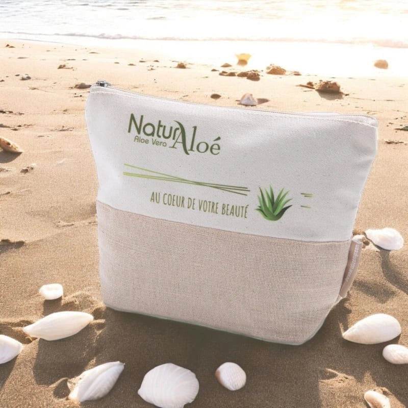 Trousse en coton bio - Vue de face ambiance plage - NaturAloé