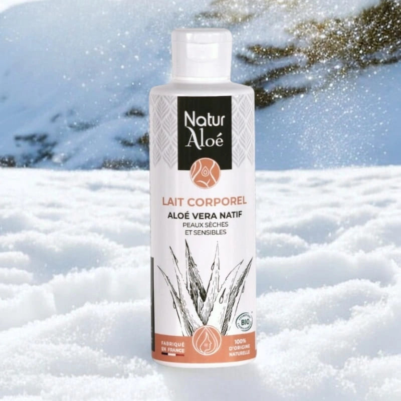 Lait Corps Hydratant - flacon vue de face ambiance hivernale – NaturAloé